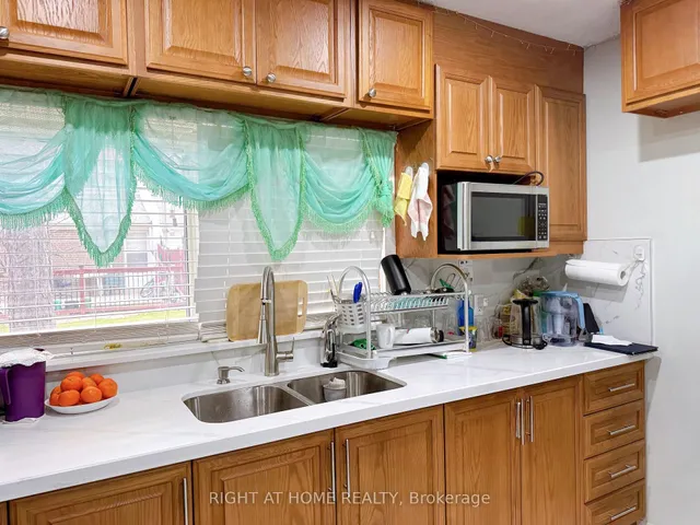 Additional image 6 of 2901 Jane St Unit 101