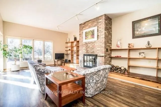 Additional image 8 of 215 Dunview Ave