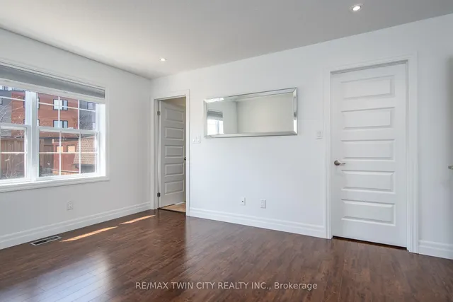 Additional image 23 of 45 Woolwich St