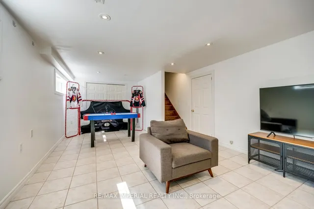 Additional image 37 of 2048 Devon Rd