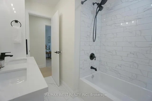 Additional image 18 of 2 Clanwilliam Crt