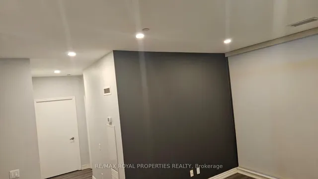 Additional image 11 of 1328 Birchmount Rd Unit Ph01