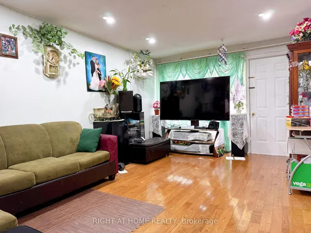 Additional image 11 of 2901 Jane St Unit 101