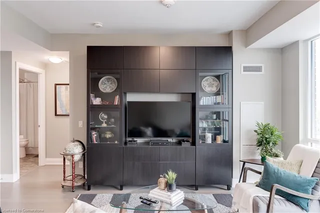 Additional image 31 of 2025 Maria St Unit 1001