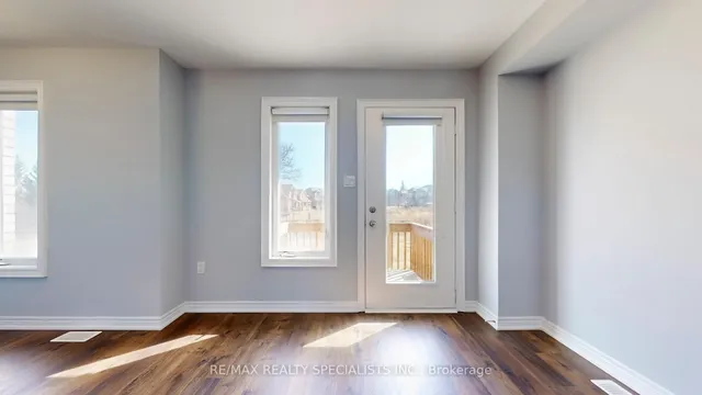 Additional image 39 of 6 QUEENPOST Dr