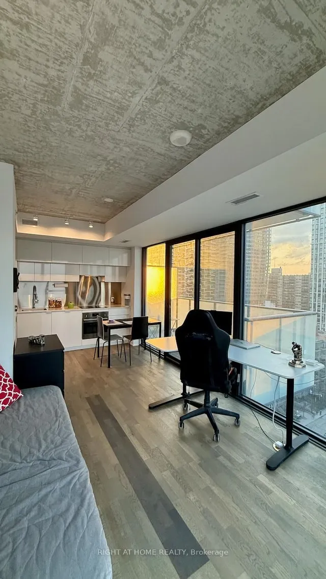 Additional image 3 of 185 Roehampton Ave Unit 1405