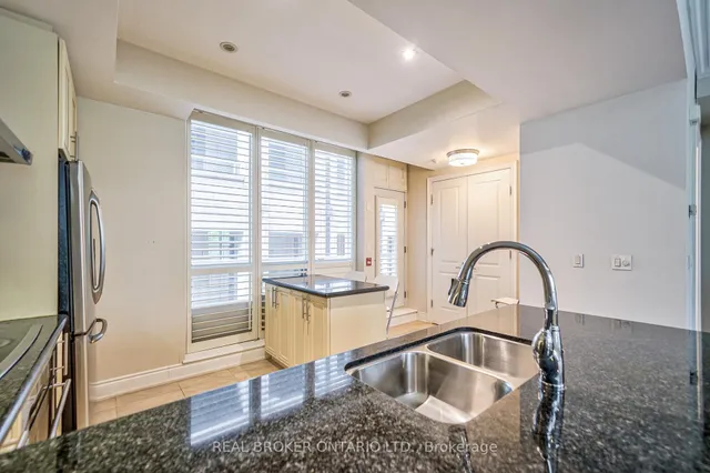 Additional image 19 of 761 Bay St Unit TH08