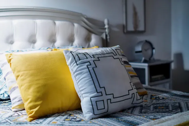 Additional image 20 of 386 Yonge St Unit 1607