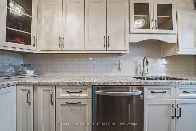 Additional image 5 of 2055 UPPER MIDDLE Rd Unit 304