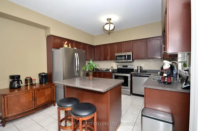 Additional image 17 of 9 Coin St