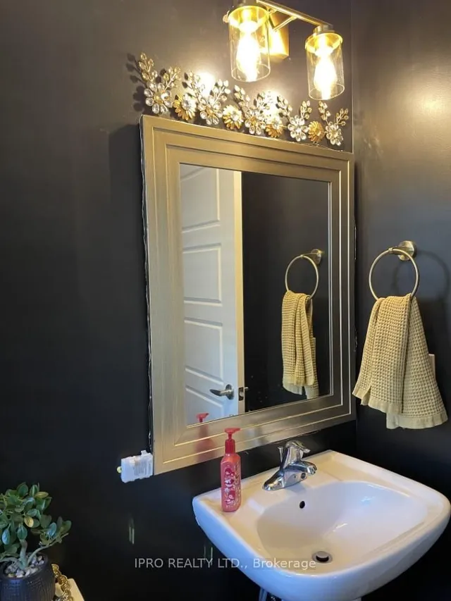 Additional image 11 of 1142 Duignan Cres