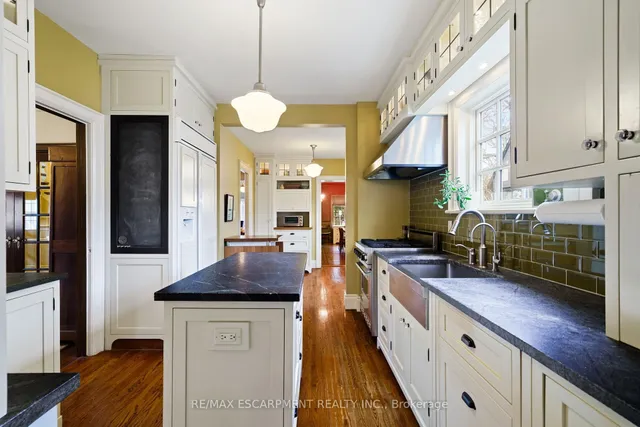 Additional image 17 of 2 Oak Knoll Dr