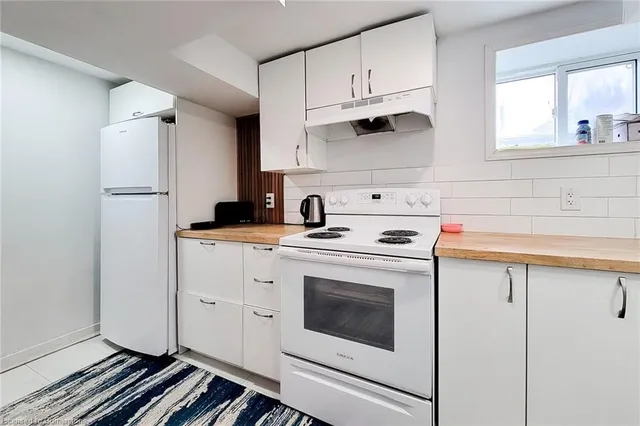 Additional image 28 of 698 Upper Sherman Ave