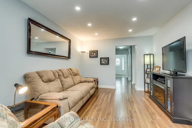 Additional image 4 of 1548 Newlands Cres Unit 14