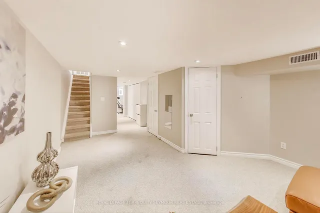 Additional image 28 of 351 Roehampton Ave