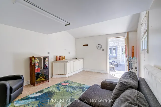 Additional image 30 of 239 Bicknell Ave