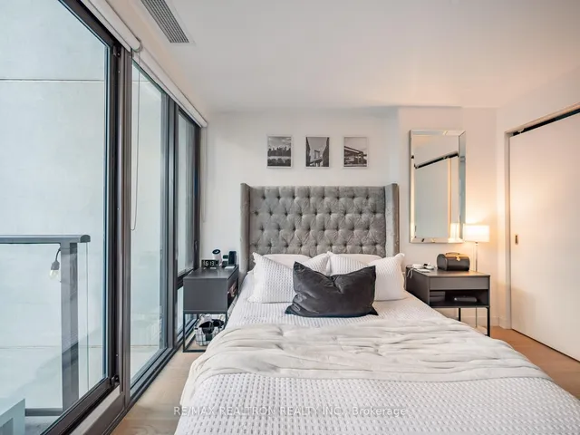 Additional image 28 of 111 Bathurst St Unit 1217