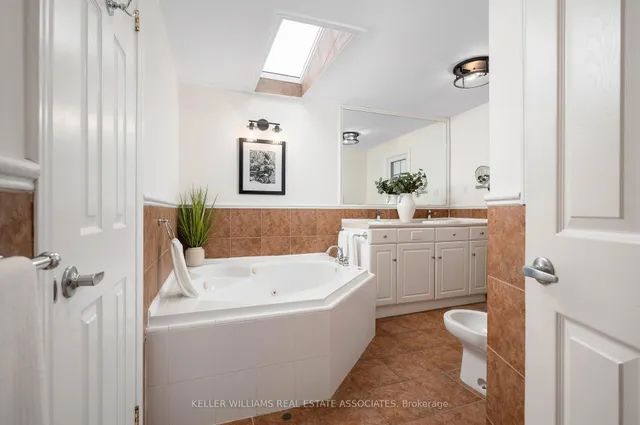 Additional image 27 of 2375 Parkway Dr