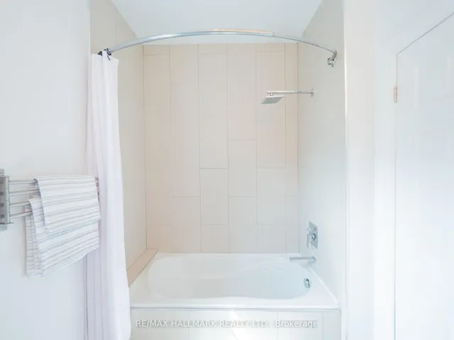 Additional image 33 of 142 Heward Ave