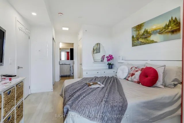 Additional image 19 of 31 Tippett Rd Unit 402