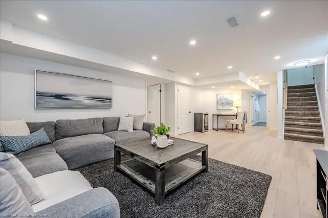 Additional image 33 of 504 Netherwood Cres