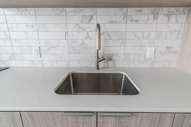 Additional image 12 of 2020 Bathurst St Unit 718