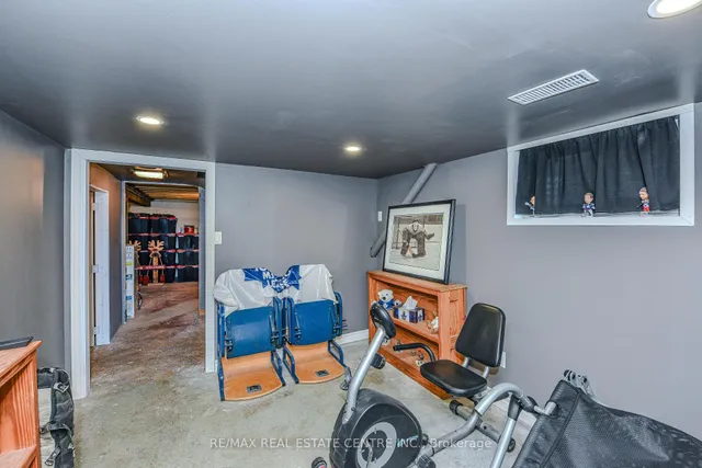 Additional image 37 of 14 Royce Ave