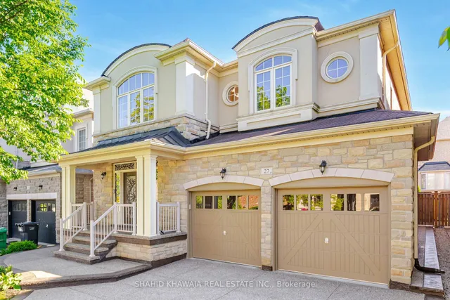 27 Lampman Cres