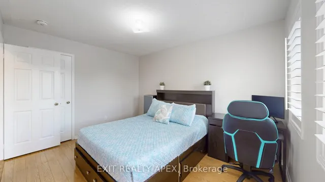 Additional image 28 of 77 Commodore Dr