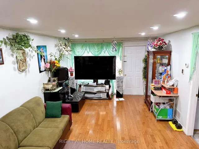 Additional image 10 of 2901 Jane St Unit 101