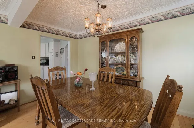 Additional image 10 of 1310 Victoria Park Ave