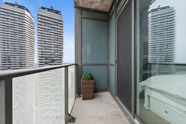 Additional image 24 of 65 Bremner Blvd Unit 5104