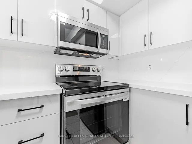 Additional image 5 of 18 Yonge St Unit 3013