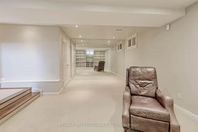 Additional image 31 of 231 Grenview Blvd