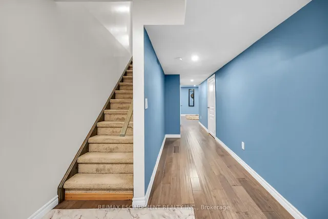 Additional image 38 of 8 Charleswood Cres