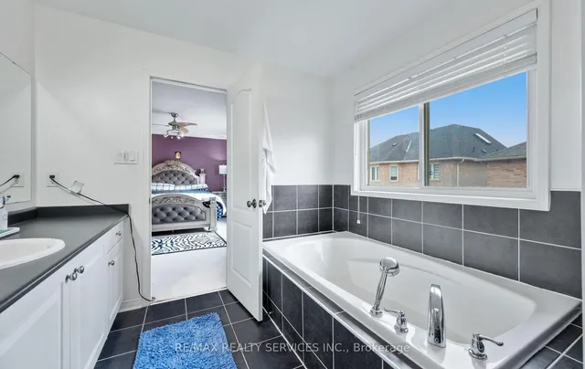 Additional image 25 of 31 Rambling Oak Dr