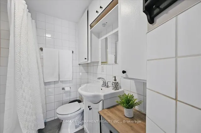 Additional image 17 of 142 Julian Ave