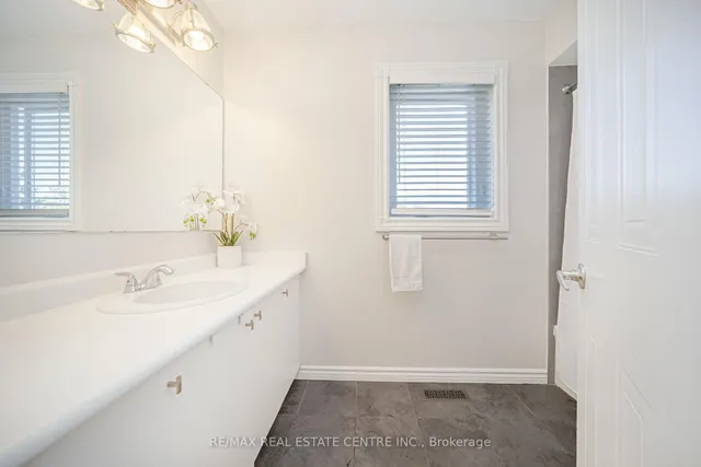 Additional image 39 of 36 Lockwood Rd