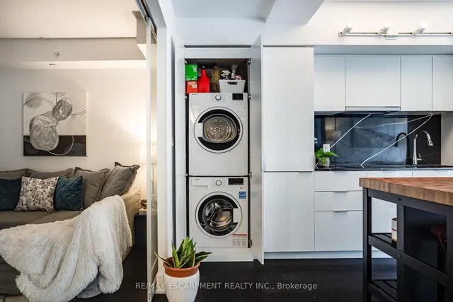 Additional image 9 of 955 BAY St Unit 1809