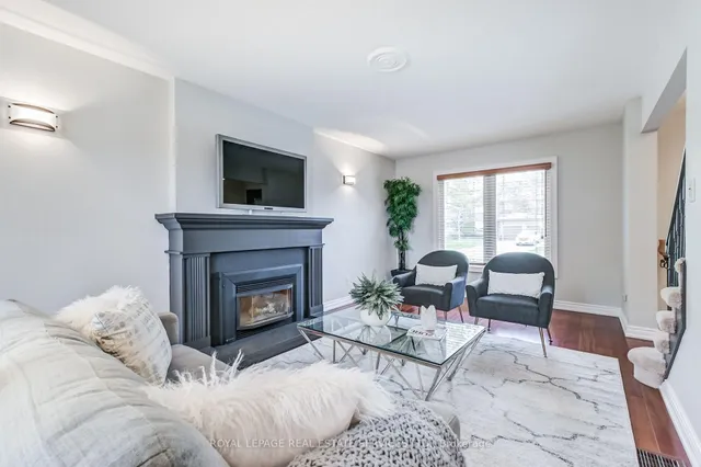 Additional image 4 of 1434 Queensbury Cres