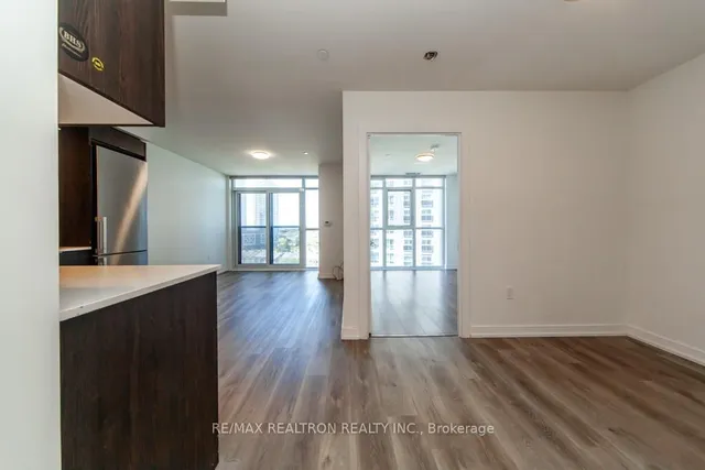 Additional image 4 of 225 Village Green Sq Unit 1004