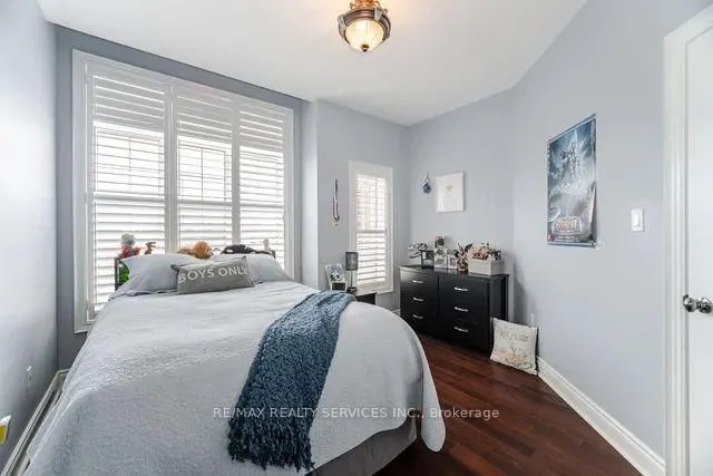 Additional image 34 of 17 Platform Cres