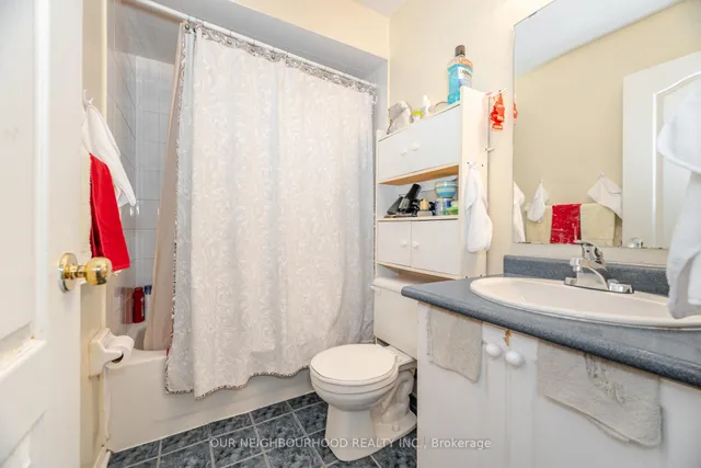 Additional image 24 of 71 Giraffe Ave