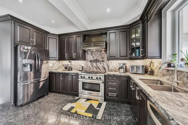 Additional image 17 of 55 Yorkdale Cres