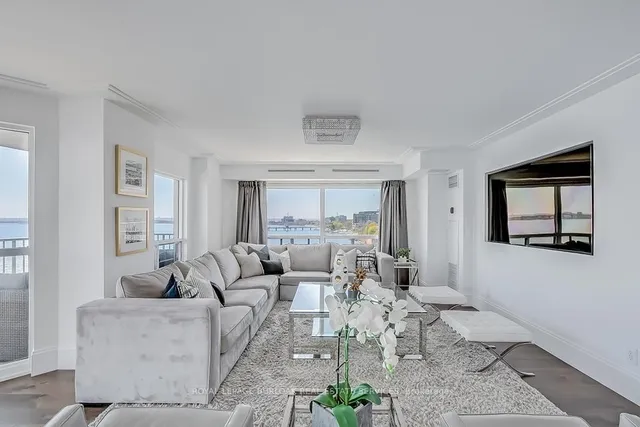 Additional image 5 of 2190 Lakeshore Rd Unit 605