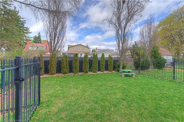 Additional image 29 of 17 Rosemount Dr