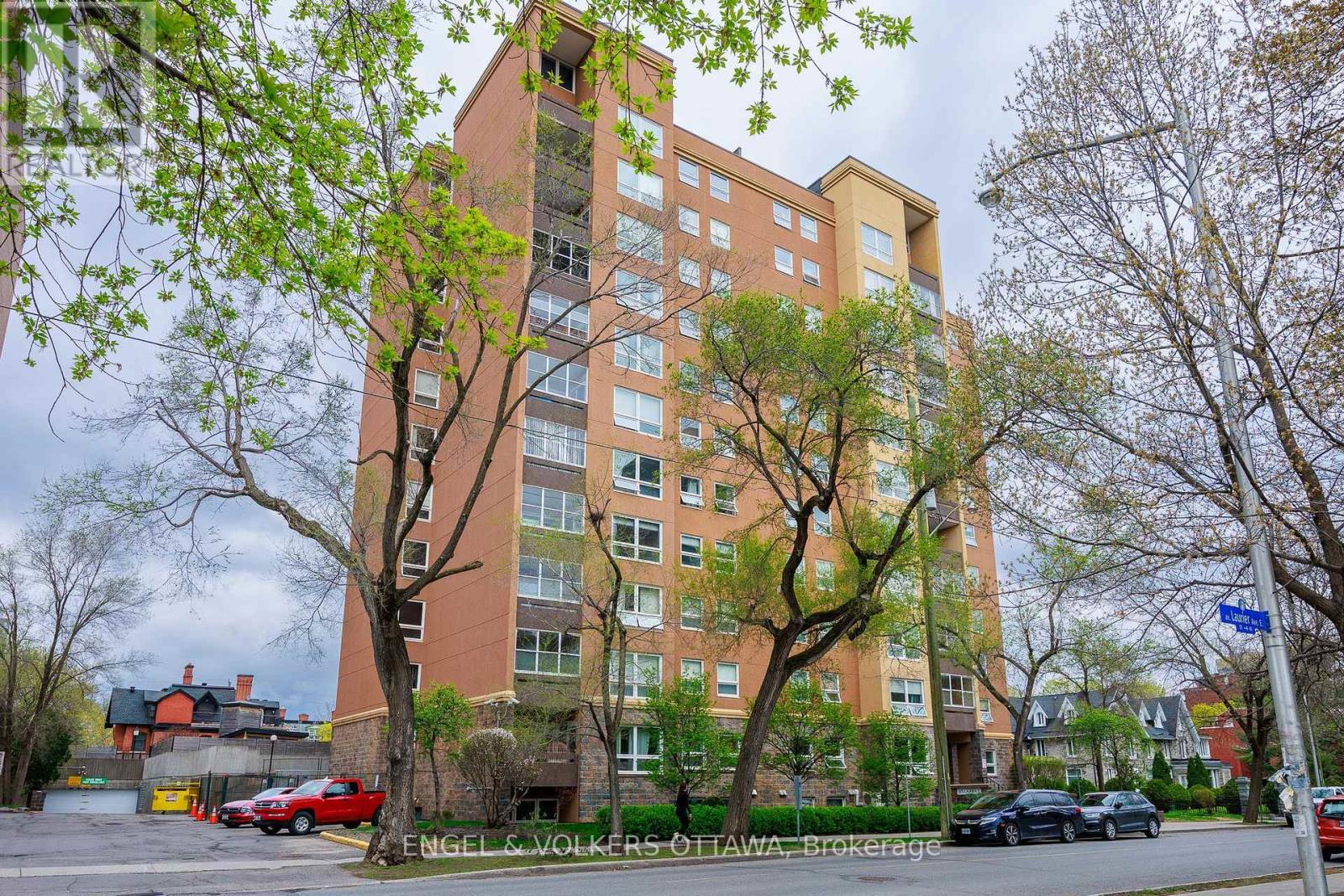 401 - 373 LAURIER AVENUE E|Ottawa, Ontario K1N8X6