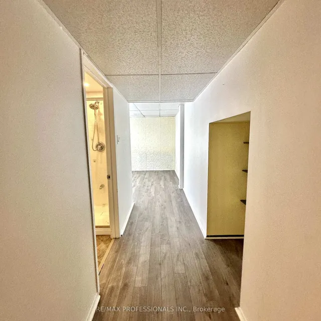 Additional image 23 of 2416 Malcolm Cres