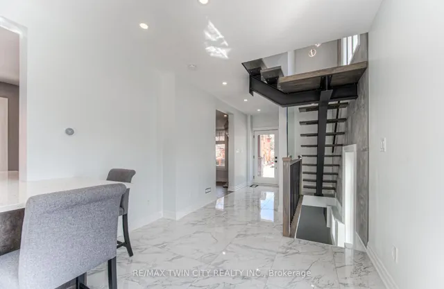 Additional image 27 of 31 Dekay St