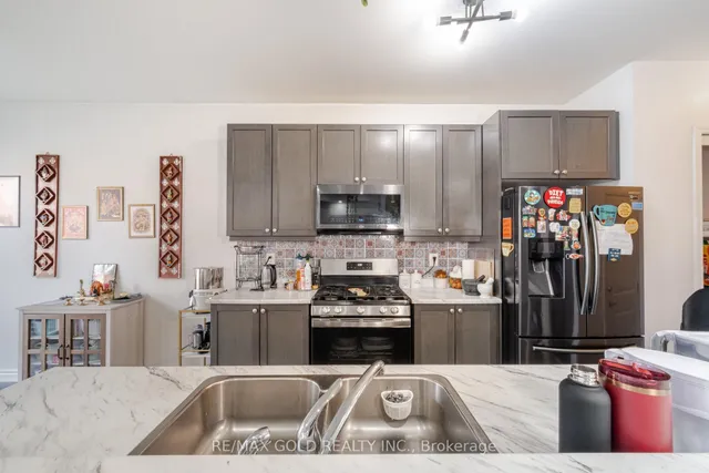 Additional image 17 of 13 Redfern St